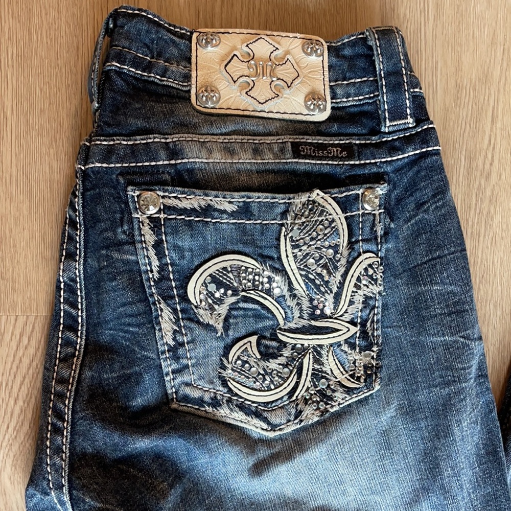 Miss Me skinny Jeans with Bling Pockets